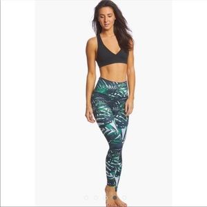 Beyond yoga palm leggings size small